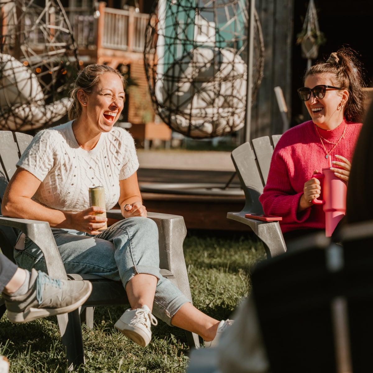 Femmes entrepreneures partageant un moment de convivialité